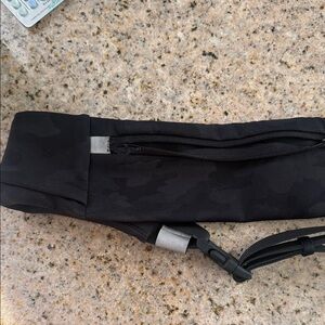 Lululemon Fast and Free running belt damaged
